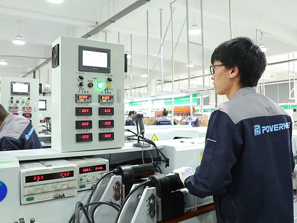 Como os controladores atuam na segurança dos rastreadores em ambientes extremos