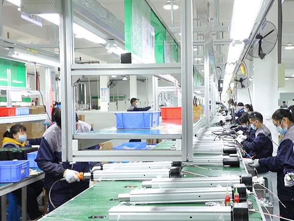 Saiba mais sobre o controlador no rastreador solar de eixo duplo